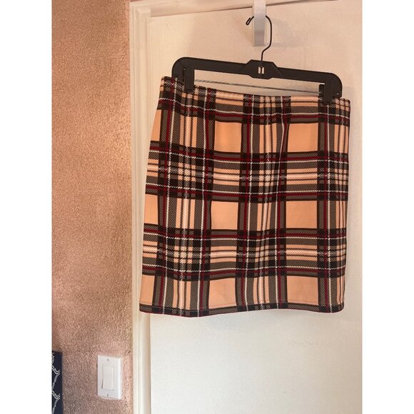 Plaid Mini Skirt By Shein Curve 1XL Beige Black Red Stretchy A-Line Design - Picture 3 of 4